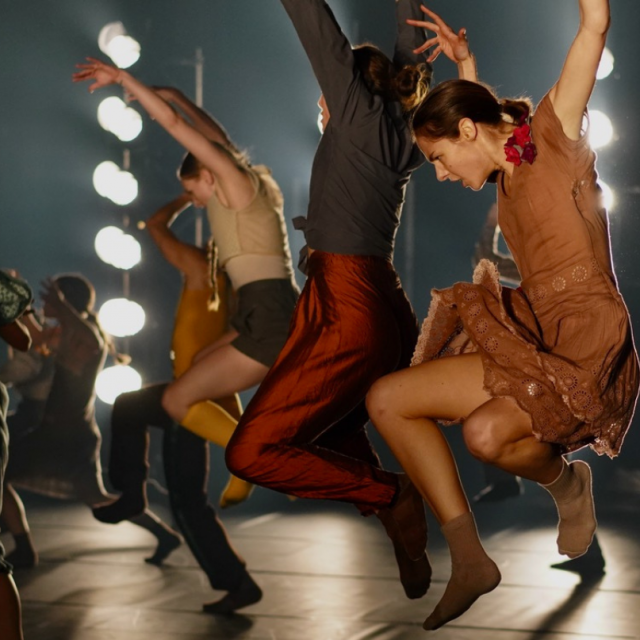 La compagnie de danse d'Hofesh Shechter dansant pour "En Corps !" de Cédrick Klapisch